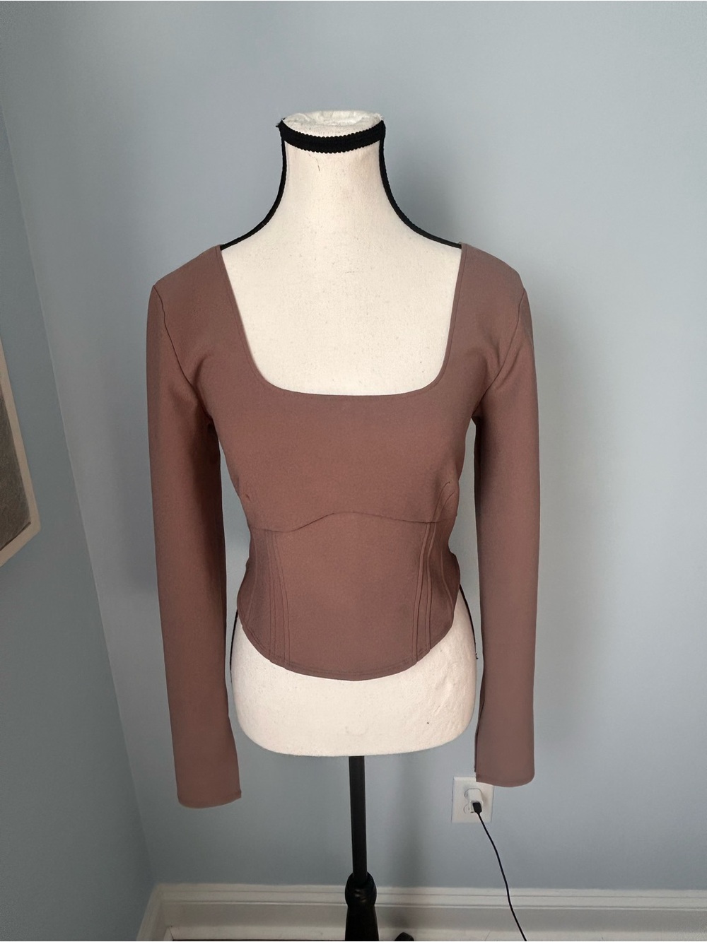Abercrombie & Fitch Scoop Neck Long Sleeve Top in Brown. Size M